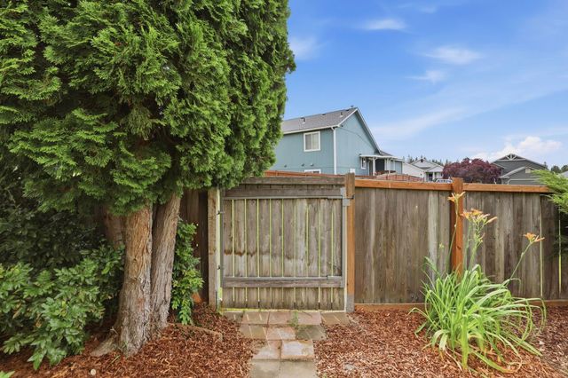 5019 W Pacific Park Dr, Spokane, WA 99208