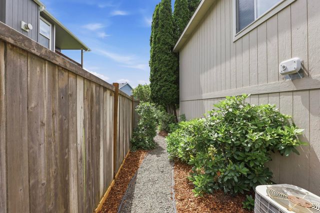 5019 W Pacific Park Dr, Spokane, WA 99208