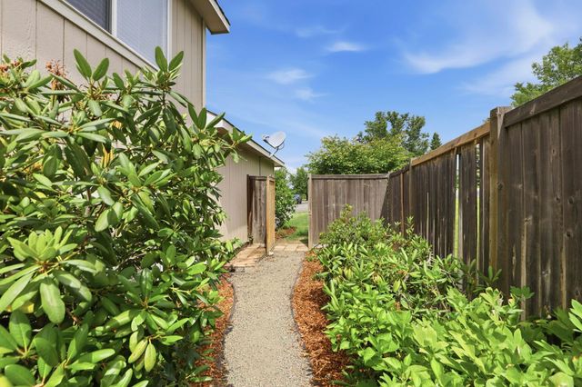 5019 W Pacific Park Dr, Spokane, WA 99208
