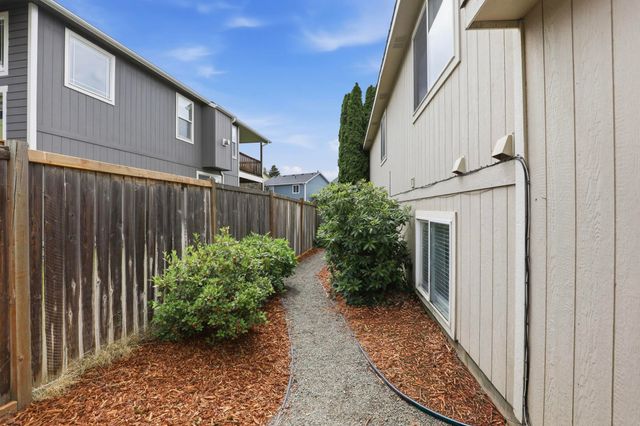 5019 W Pacific Park Dr, Spokane, WA 99208