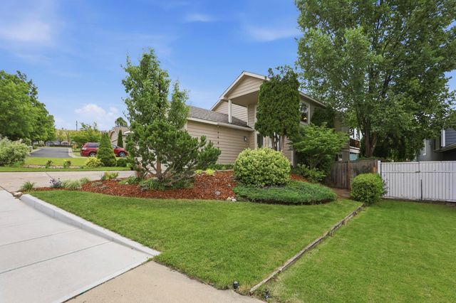 5019 W Pacific Park Dr, Spokane, WA 99208