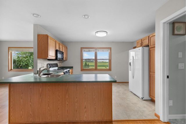 W12717 OLDEN ROAD, Ripon, WI 54971