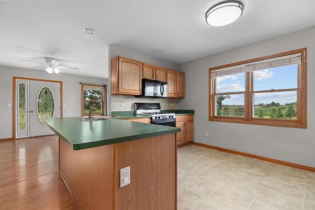 W12717 OLDEN ROAD, Ripon, WI 54971