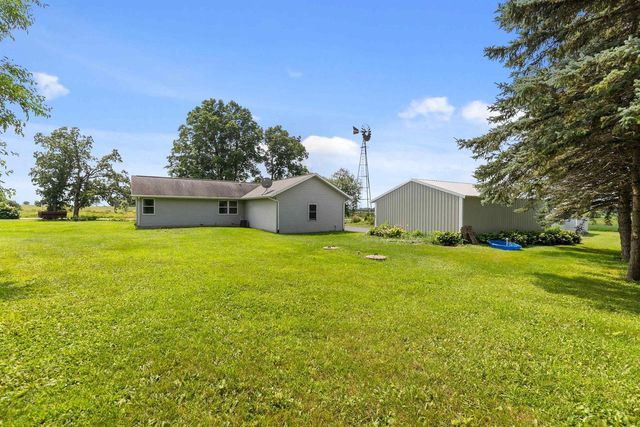 W12717 OLDEN ROAD, Ripon, WI 54971