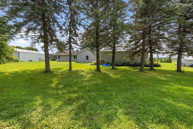 W12717 OLDEN ROAD, Ripon, WI 54971