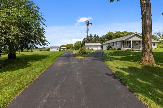 W12717 OLDEN ROAD, Ripon, WI 54971