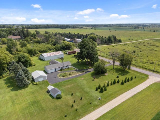 W12717 OLDEN ROAD, Ripon, WI 54971