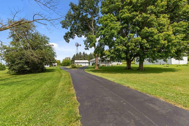 W12717 OLDEN ROAD, Ripon, WI 54971