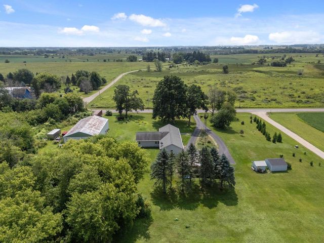W12717 OLDEN ROAD, Ripon, WI 54971