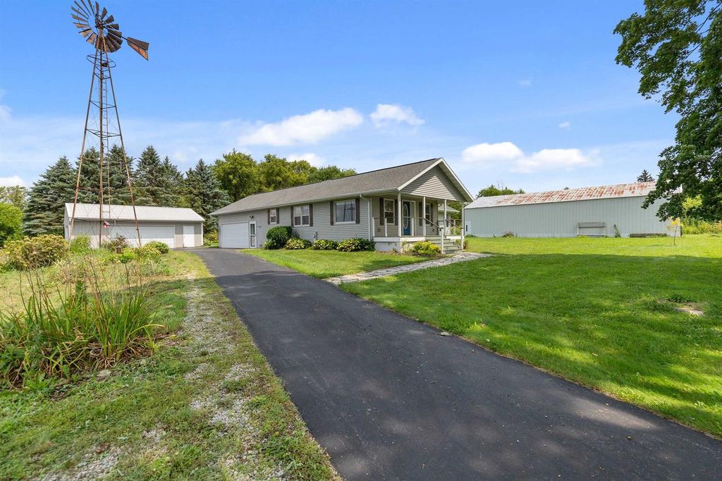 W12717 OLDEN ROAD, Ripon, WI 54971