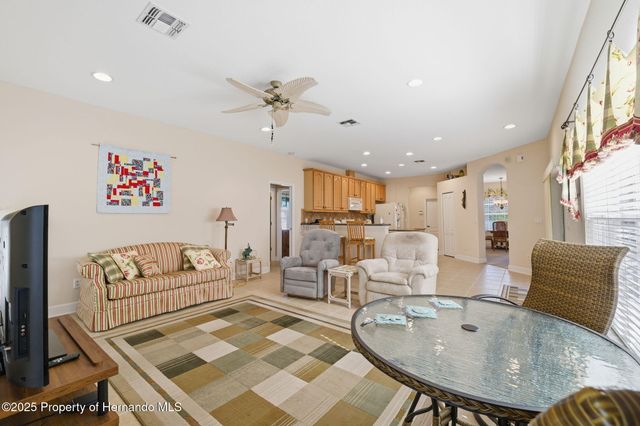 11201 Valley Stream Ct Court, Spring Hill, FL 34609