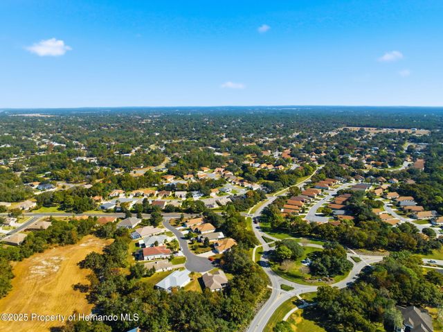 11201 Valley Stream Ct Court, Spring Hill, FL 34609