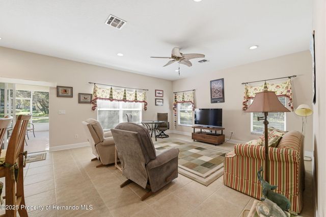 11201 Valley Stream Ct Court, Spring Hill, FL 34609