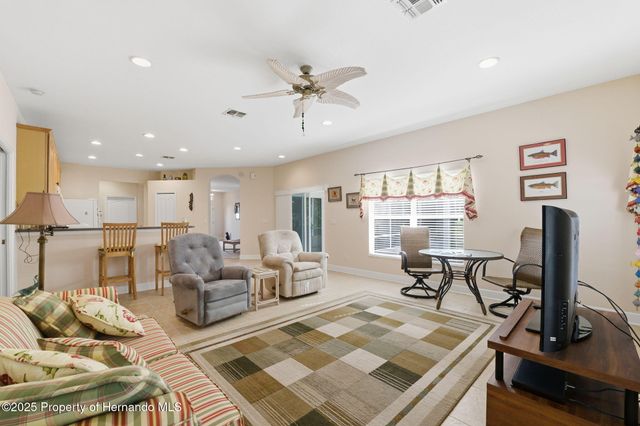 11201 Valley Stream Ct Court, Spring Hill, FL 34609