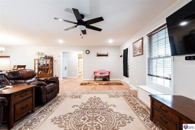 4045 Fairground Road, Brandenburg, KY 40108