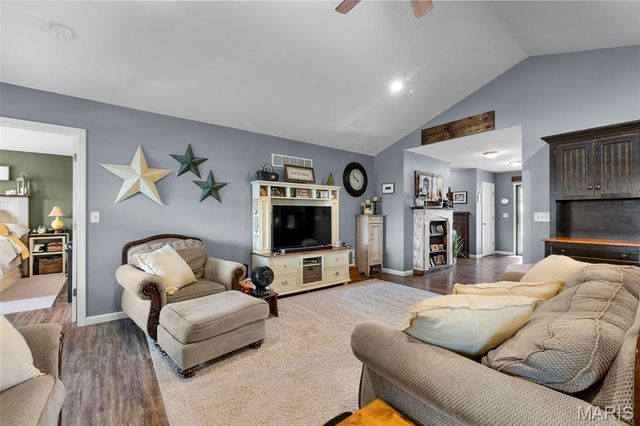 910 Blackberry Lane, Perryville, MO 63775