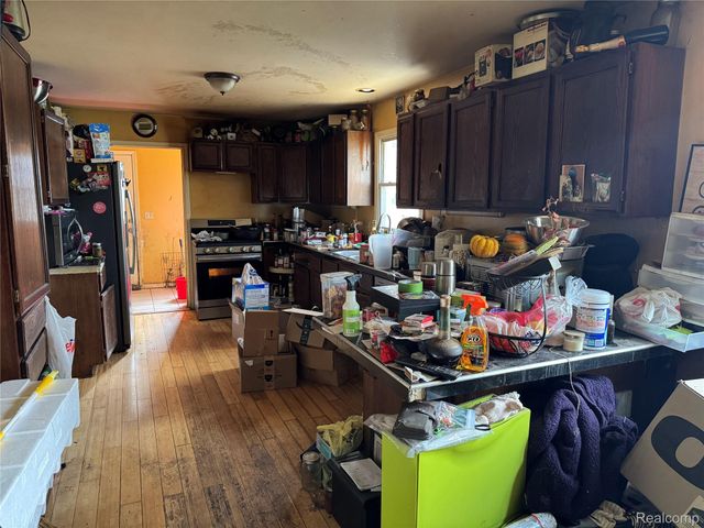 19331 Hilton Drive, Southfield, MI 48075