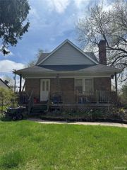 19331 Hilton Drive, Southfield, MI 48075