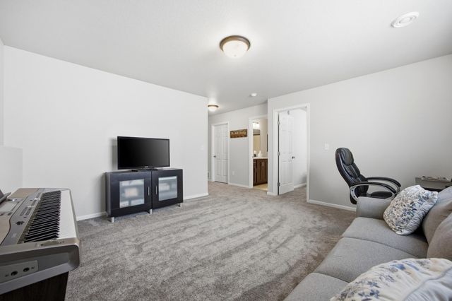 1495 69th Avenue S, Fargo, ND 58104