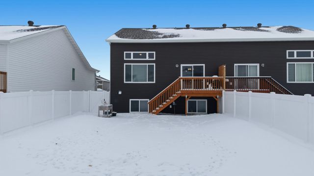 1495 69th Avenue S, Fargo, ND 58104