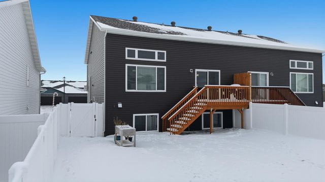 1495 69th Avenue S, Fargo, ND 58104