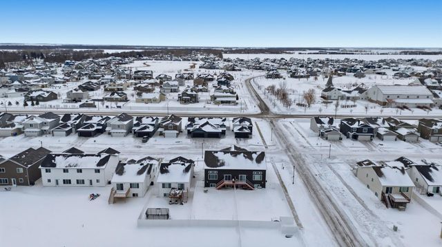 1495 69th Avenue S, Fargo, ND 58104