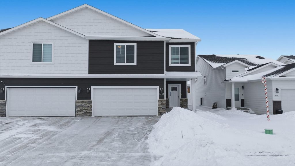 1495 69th Avenue S, Fargo, ND 58104