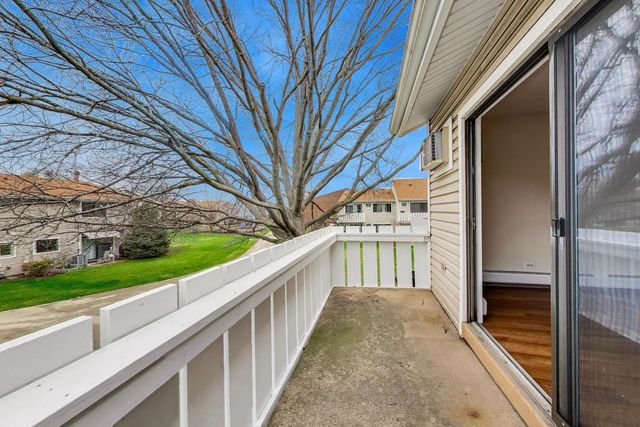 400 Bayside Drive 5, Palatine, IL 60074