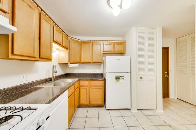 400 Bayside Drive 5, Palatine, IL 60074