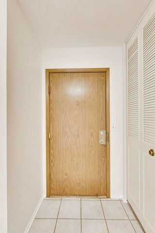 400 Bayside Drive 5, Palatine, IL 60074