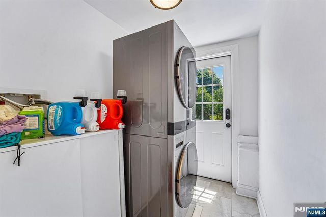 252 Canterbury Place, Ridgewood, NJ 07450