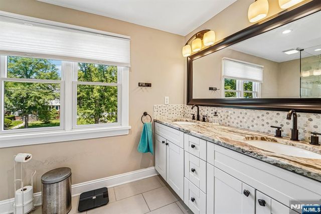 252 Canterbury Place, Ridgewood, NJ 07450
