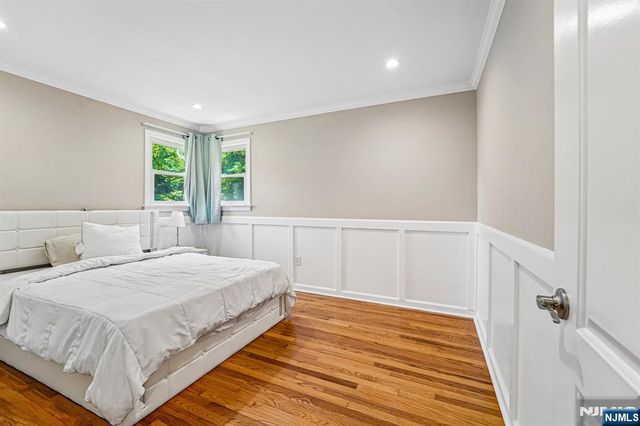 252 Canterbury Place, Ridgewood, NJ 07450