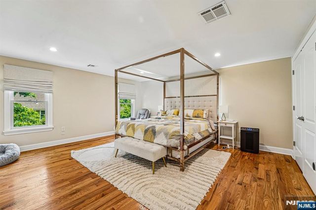 252 Canterbury Place, Ridgewood, NJ 07450