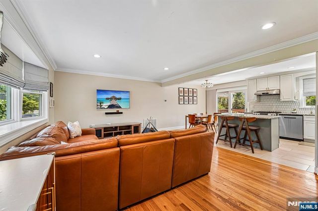 252 Canterbury Place, Ridgewood, NJ 07450