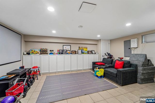 252 Canterbury Place, Ridgewood, NJ 07450