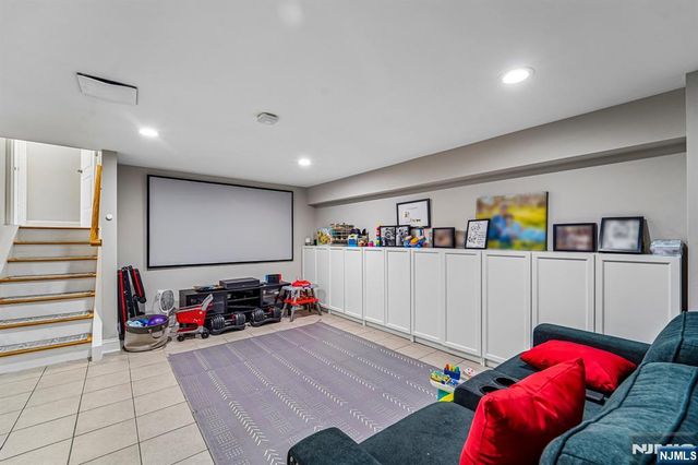 252 Canterbury Place, Ridgewood, NJ 07450