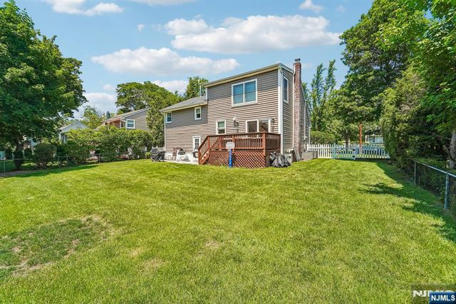 252 Canterbury Place, Ridgewood, NJ 07450