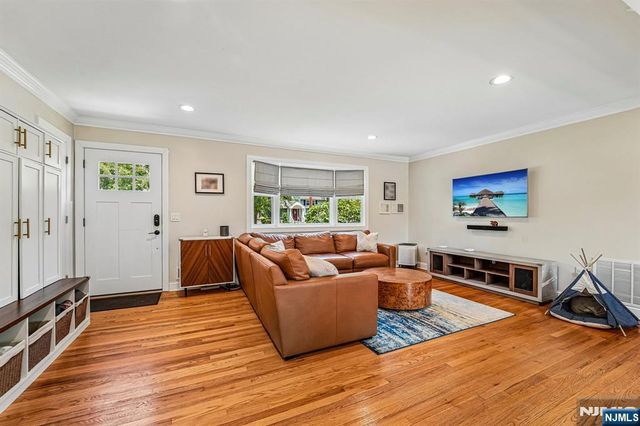 252 Canterbury Place, Ridgewood, NJ 07450