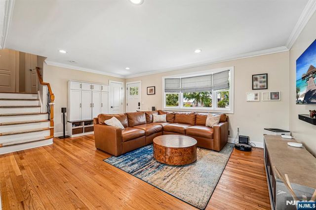 252 Canterbury Place, Ridgewood, NJ 07450