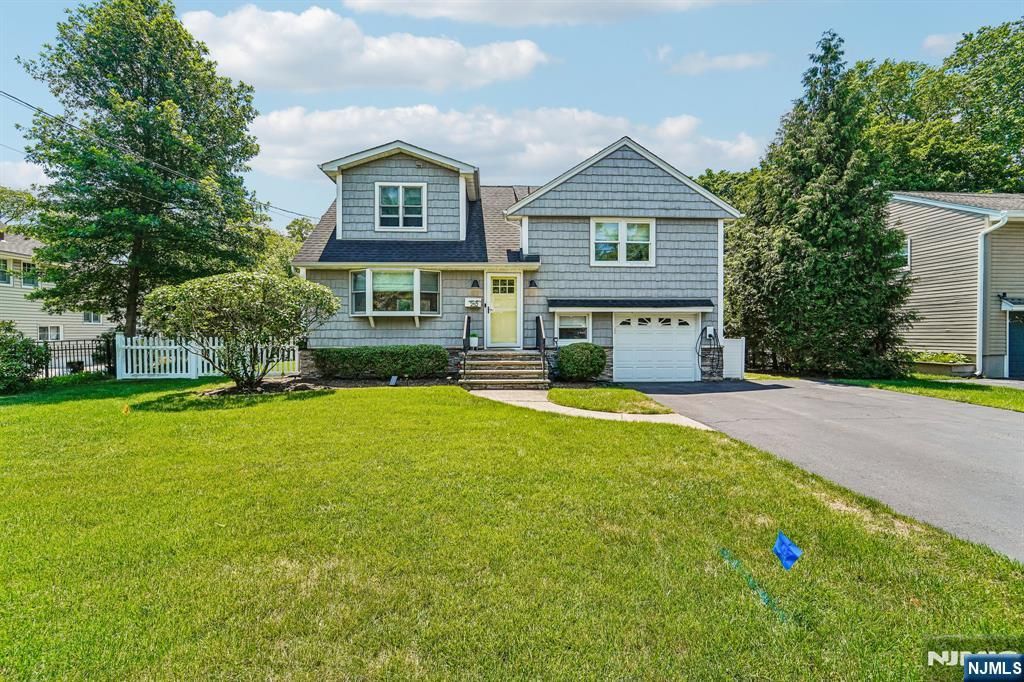 252 Canterbury Place, Ridgewood, NJ 07450