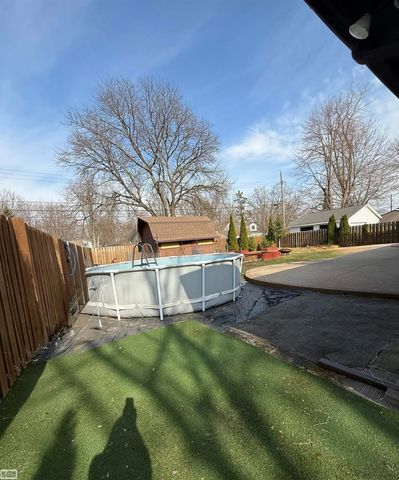 27685 Riviera Street, Harrison Twp, MI 48045