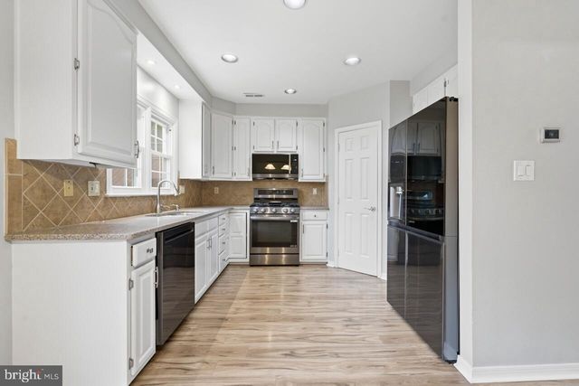 7035 KINGS MANOR DR, Alexandria, VA 22315