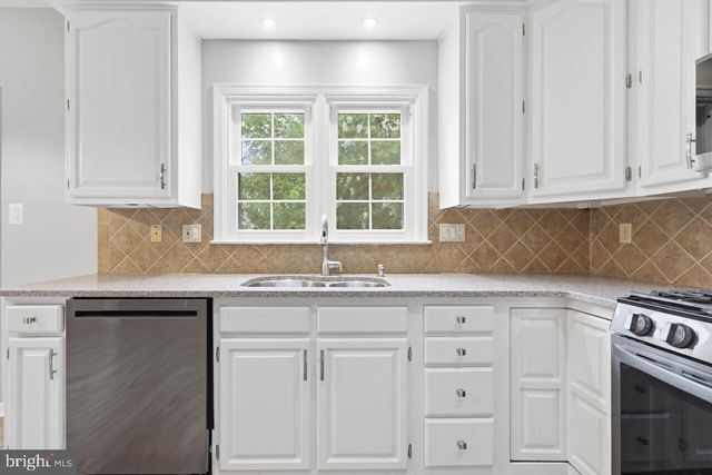 7035 KINGS MANOR DR, Alexandria, VA 22315