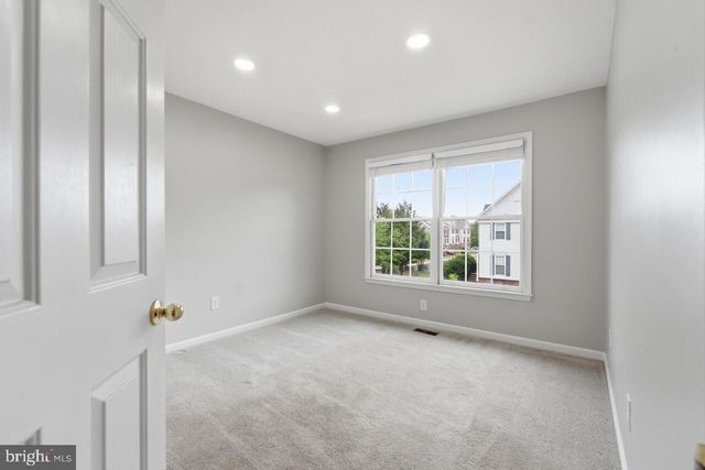 7035 KINGS MANOR DR, Alexandria, VA 22315