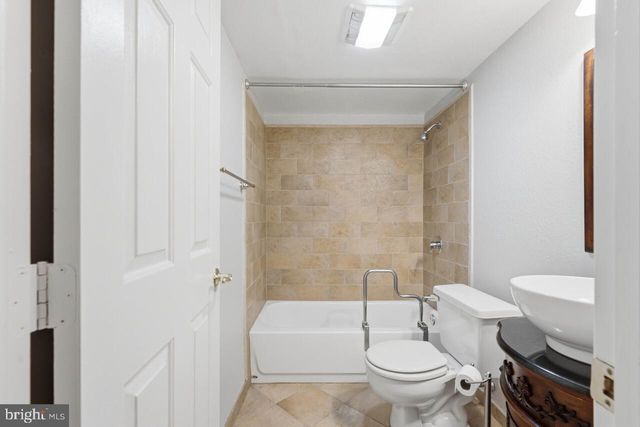 7035 KINGS MANOR DR, Alexandria, VA 22315