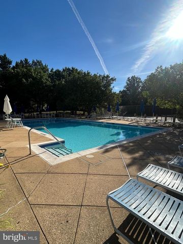 7035 KINGS MANOR DR, Alexandria, VA 22315