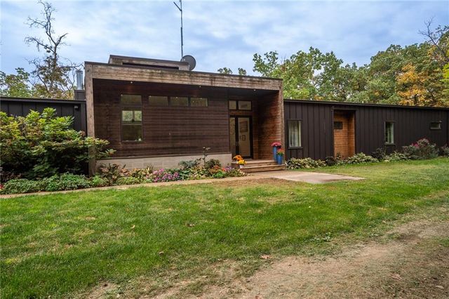 23598 Dehoff Drive, Tonganoxie, KS 66086