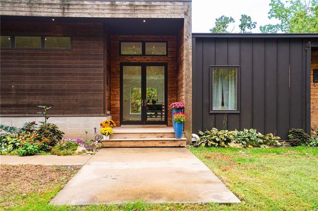 23598 Dehoff Drive, Tonganoxie, KS 66086