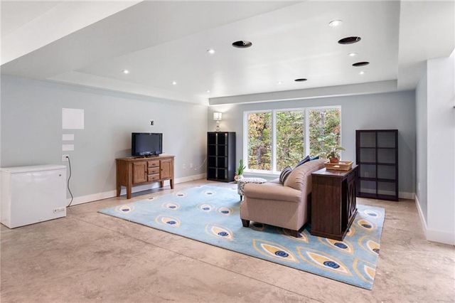23598 Dehoff Drive, Tonganoxie, KS 66086